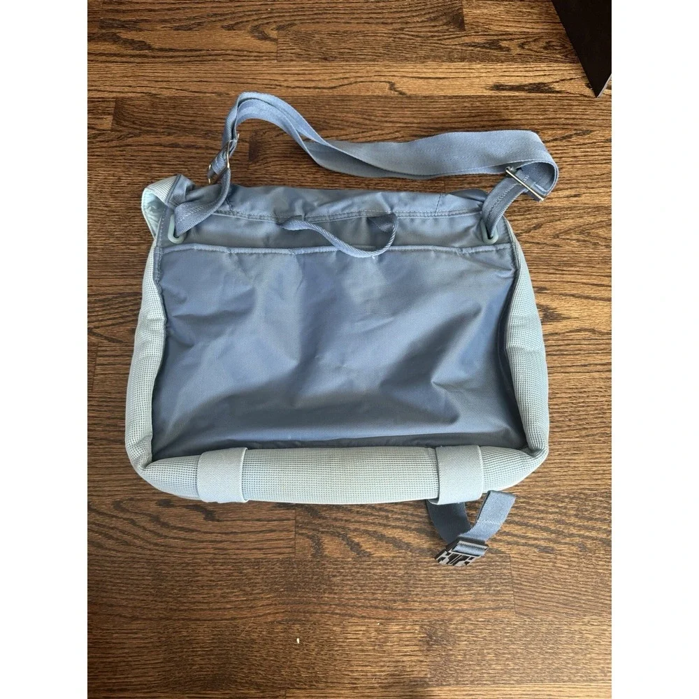 Nike Sportswear Essentials Unisex Blue Messenger Bag
